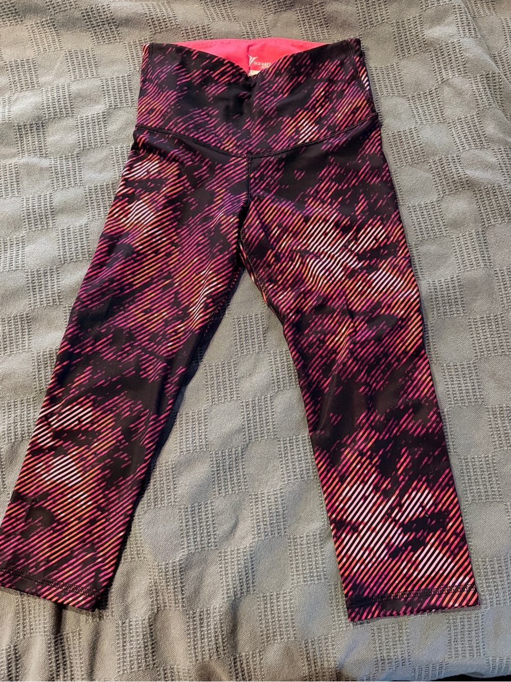 Old Navy Womans Pink Patterned Active Capri Leggings Petite Small